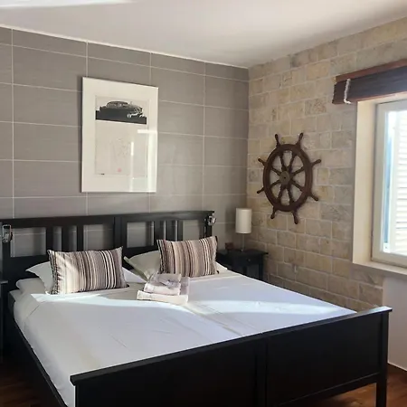 3 A-10, A-11 And A-12 , 4-4-6 Beds * Bobovisca