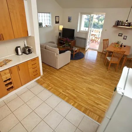Apartment 3 A-10, A-11 And A-12 , 4-4-6 Beds Bobovisca