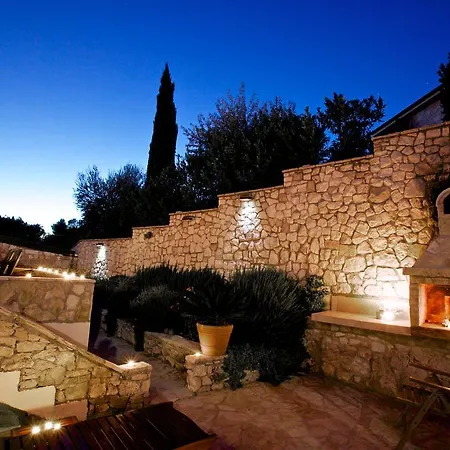 3 A-10, A-11 And A-12 , 4-4-6 Beds * Bobovisca