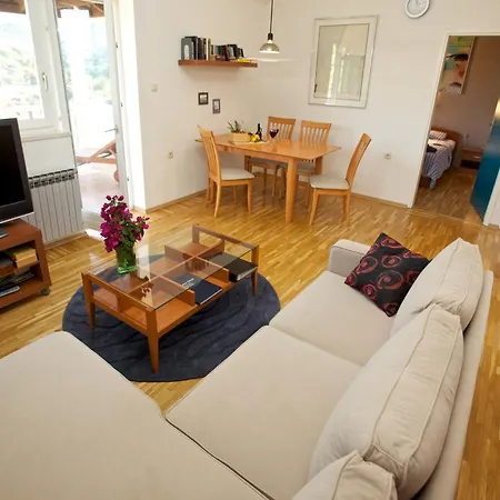 Апартаменты 3 A-10, A-11 And A-12 , 4-4-6 Beds Bobovisca
