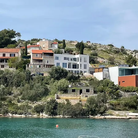 Appartamento 3 A-10, A-11 And A-12 , 4-4-6 Beds